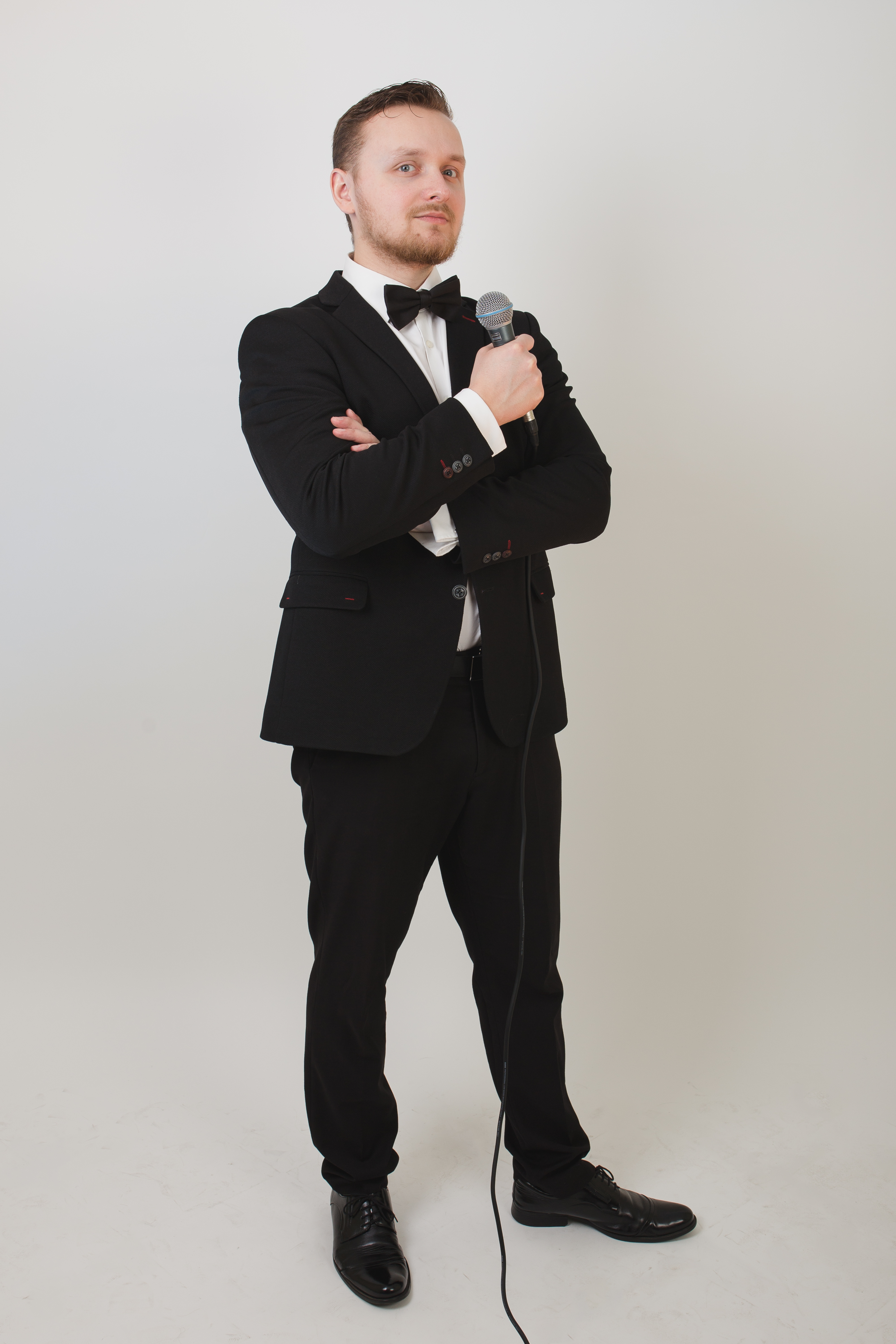 Damian - wokal, instrumenty klawiszowe